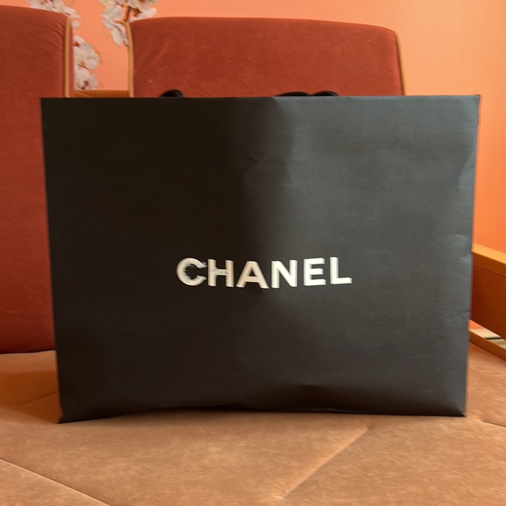 Chanel Shopper - Picture 2 of 3
